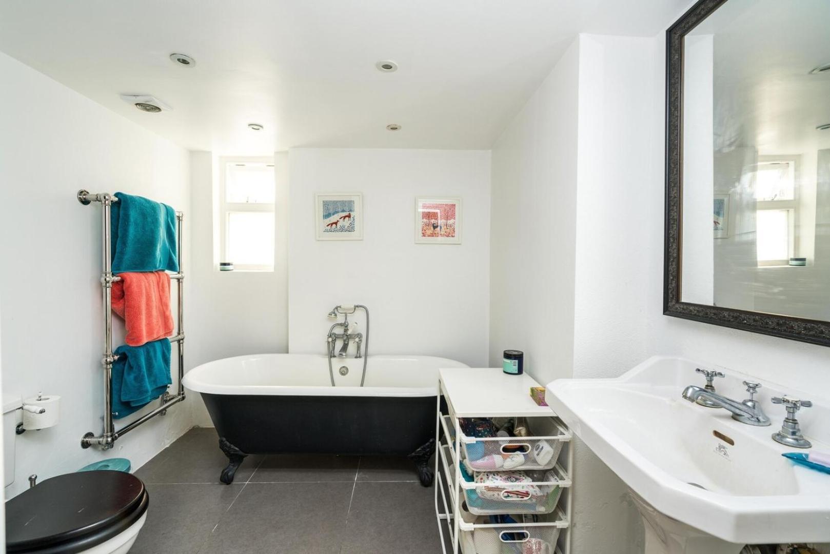 Fantastic 3 Bedroom Flat West Hampstead ลอนดอน ภายนอก รูปภาพ